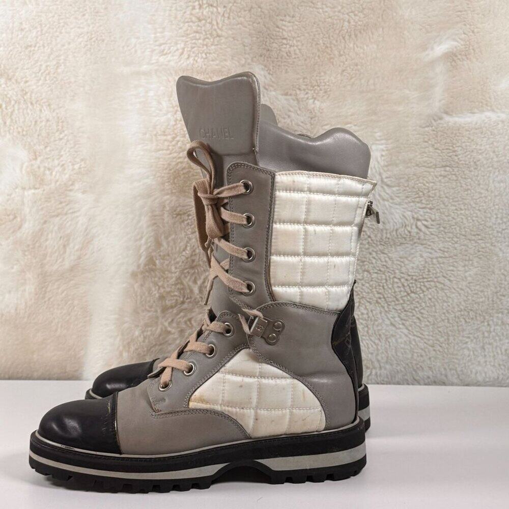 VINTAGE Chanel White & Gray Quilted Ski Boots Size 38. - Picture 11 of 16